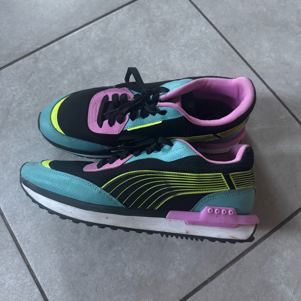 Puma City Riders Men’s Neon Athletic Sneakers - size 10